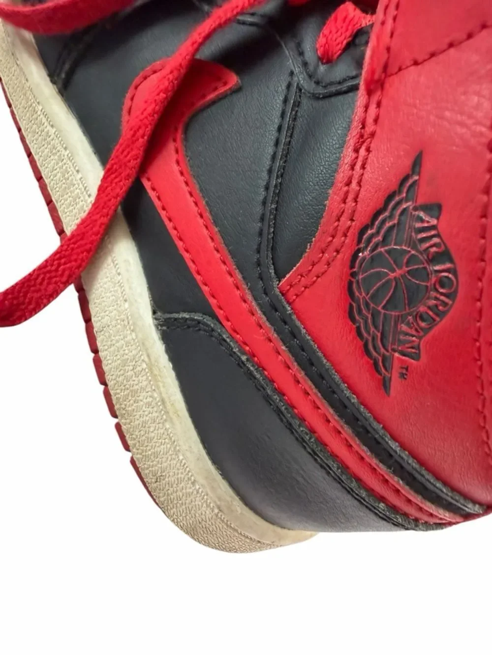 Nike Air Jordan 1 Sneakers 13.5 child Mid SE Black red boys Athletic shoes